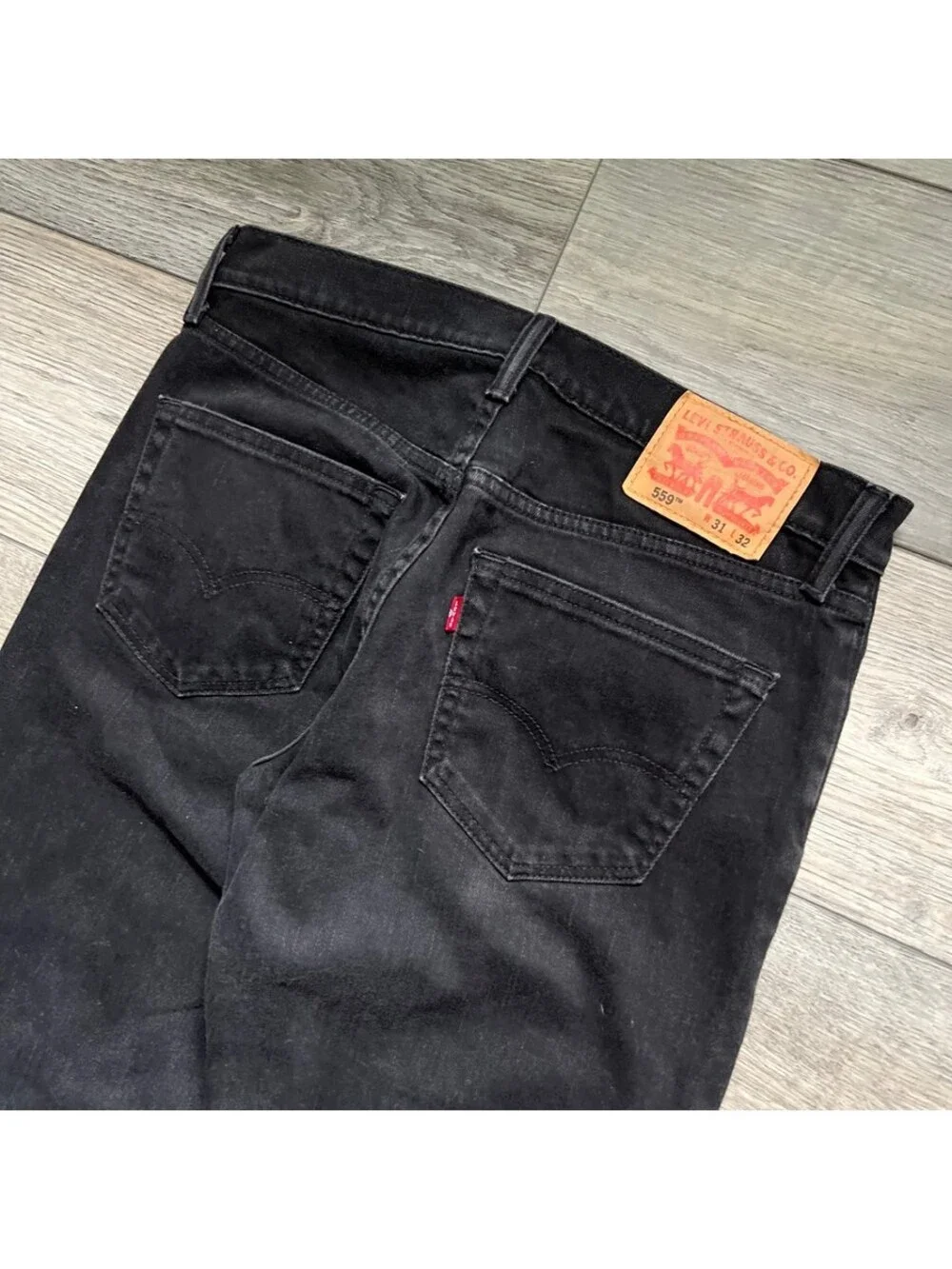 Vintage Levi's Men's 31x32 559 Relaxed Straight Jeans Black Wash Denim Y2K